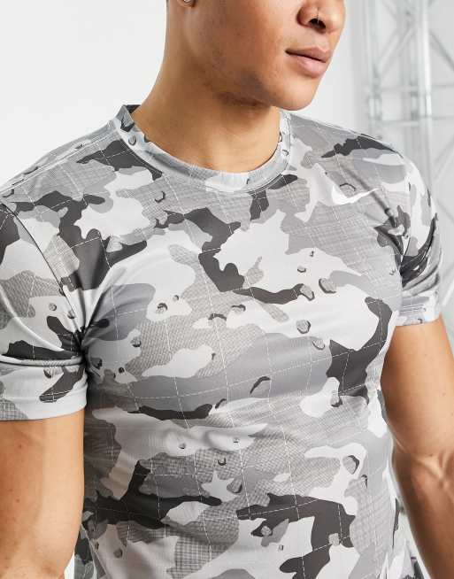 Nike camo hotsell t shirt grey