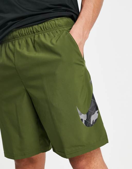 Nike woven outlet camo shorts