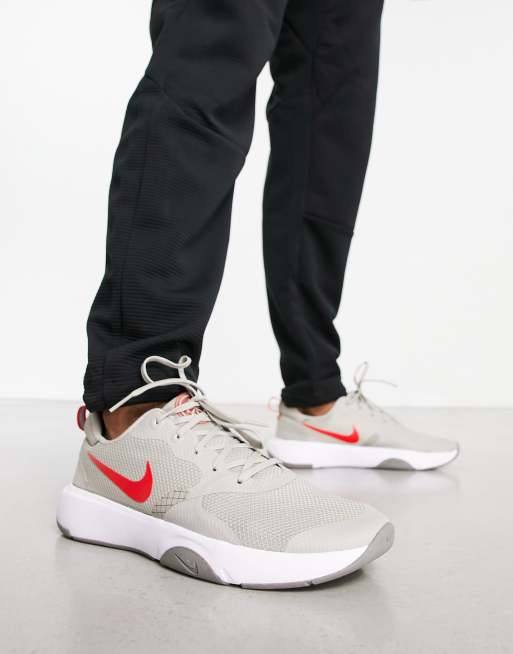 Nike Training – City Rep – Sneaker in Grau
