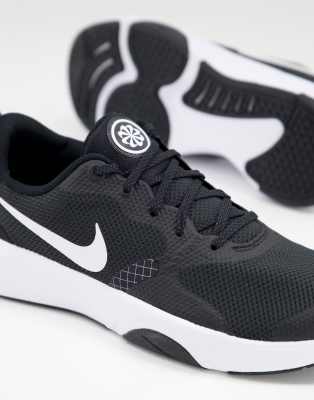 black nike fitness trainers