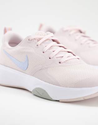 nike training city rep trainers in pink