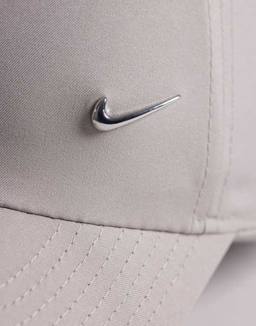 Nike Training Club cap with metallic swoosh in gray and silver tone, 2 of 3