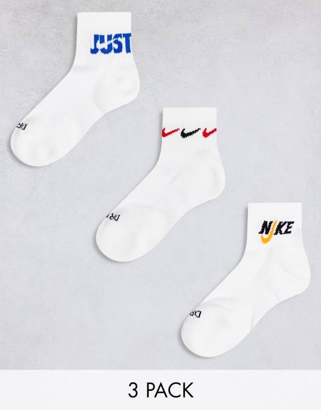 Nike Training - cushioned everyday triple swoosh socks in white