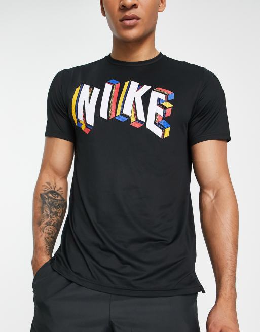 Nike Training – Czarny T-shirt z graficznym logo zainspirowanym latami 90.