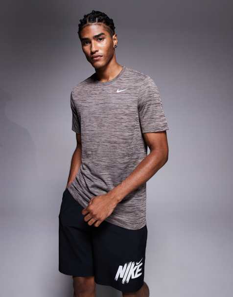 Nike Training – Dri-FIT – Brązowy T-shirt - view 1