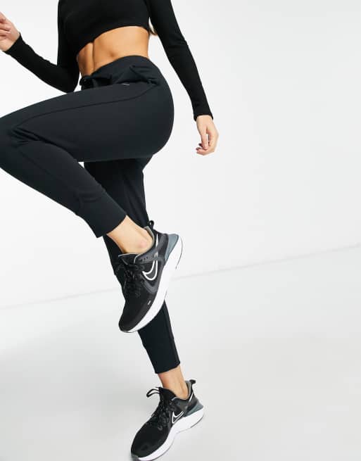 Nike dri fit discount cuffed training pants