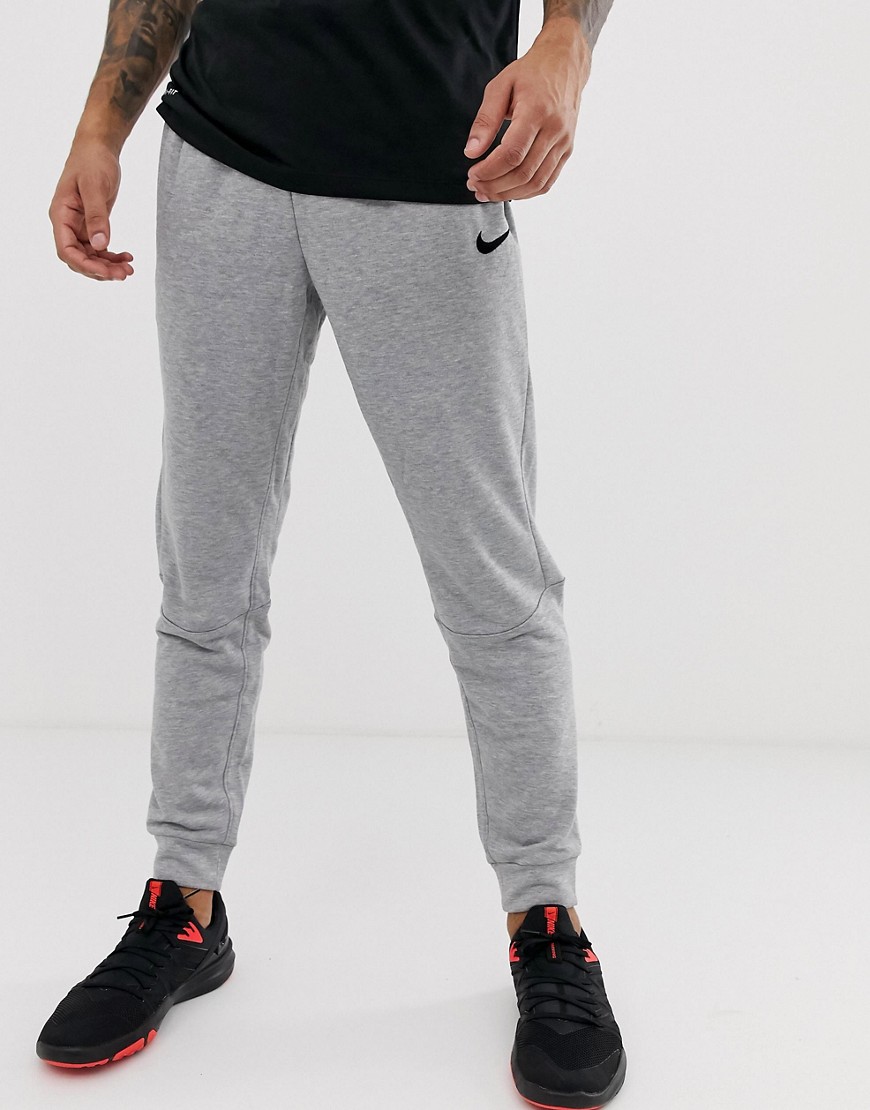 Nike Training – Dri-Fit – Grå avsmalnande mjukisbyxor