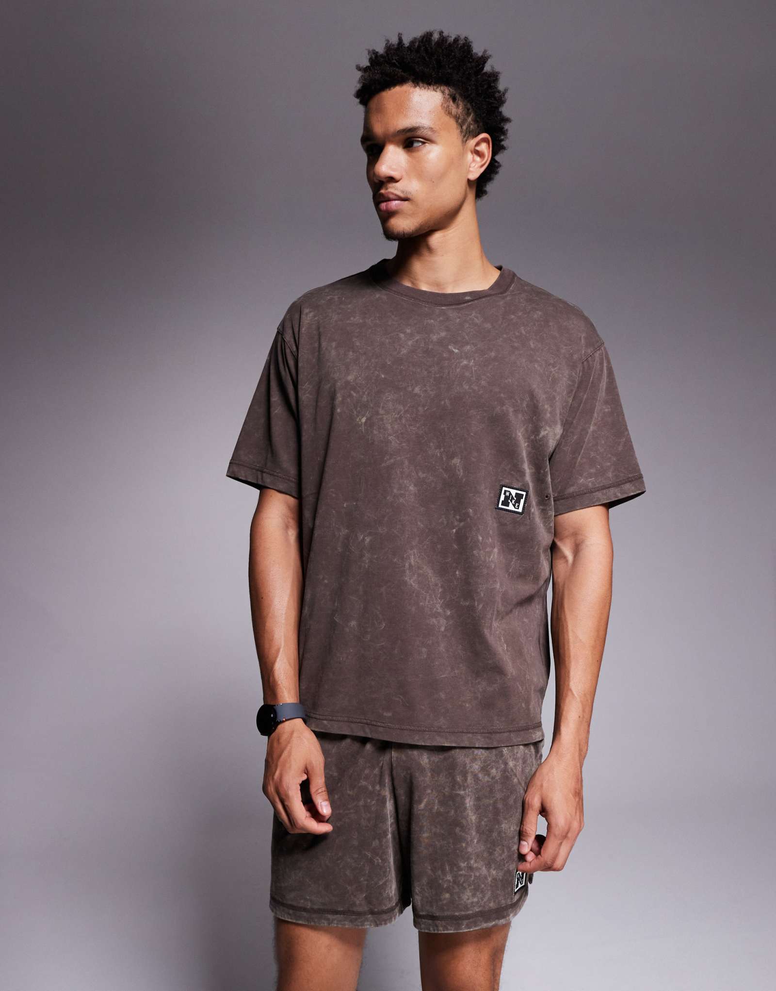 Футболка Nike Training Dri-FIT Heritage коричневого цвета