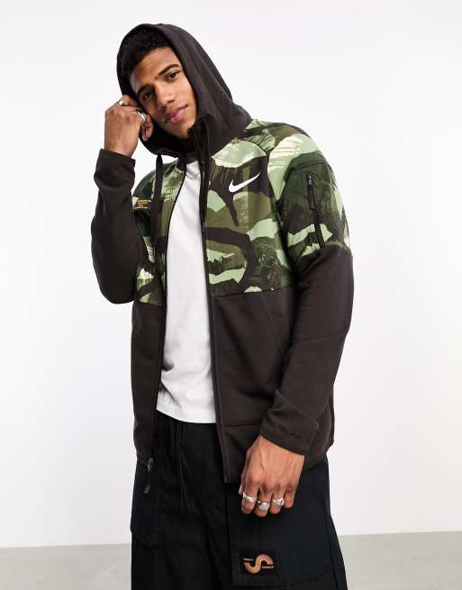 Nike Training - Dri-FIT - Hoodie met camouflageprint in bruin