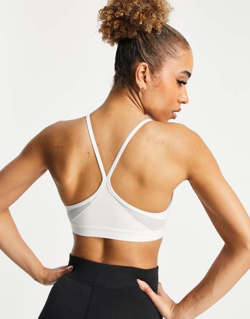 Nike Training - Dri-FIT Indy - Reggiseno sportivo imbottito a supporto leggero bianco con scollo a V, 3 di 4