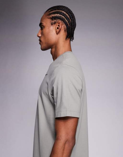 Nike Training - Dri-FIT - Kakigrøn T-shirt med lille logo i nistret stof, 4 af 5