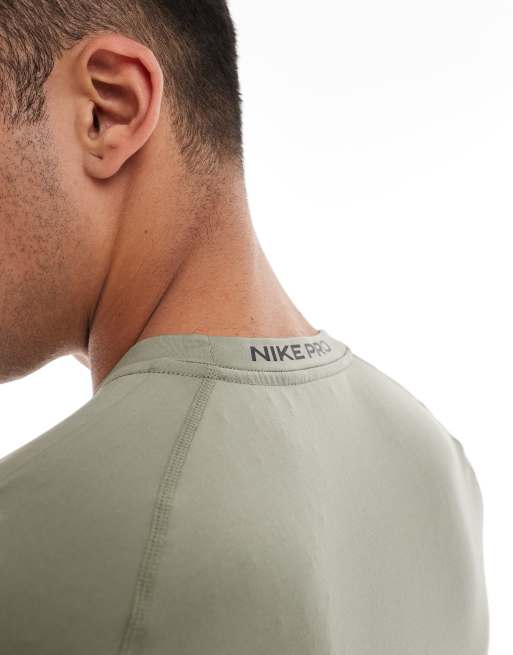 Nike Training – Dri-FIT – Muskelshirt in Khaki, 4 von 4