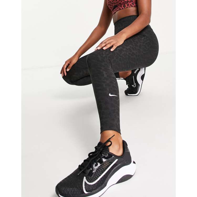 Nike spotted clearance cat