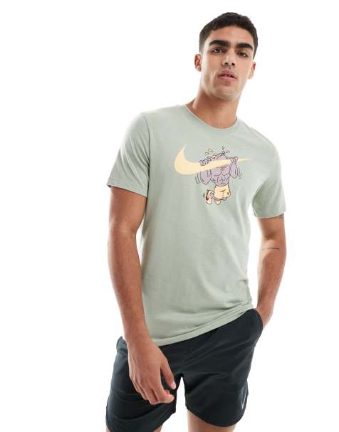 Nike – Training Dri-FIT – Pull Up – T-Shirt in Hellgrün mit Grafik - view 1