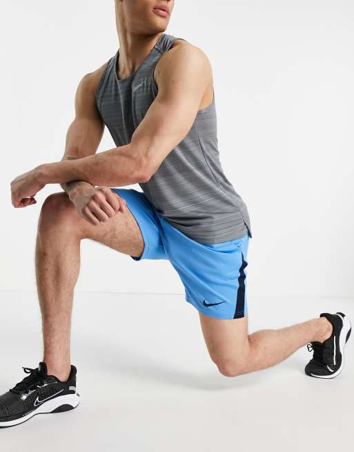 Nike Training – Dri-FIT – Shorts in Blau