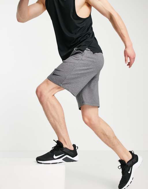 Nike Training Dri FIT Shorts in Grau ASOS