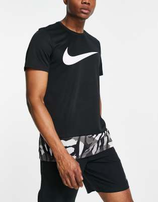 Футболка Nike Training Dri-FIT Sport Clash с графическими вставками черного цвета 4190₽