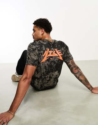 Dri-FIT Story Pack acid wash print T-shirt in dark beige-White