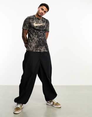 NIKE DRI-FIT STORY PACK ACID WASH PRINT T-SHIRT