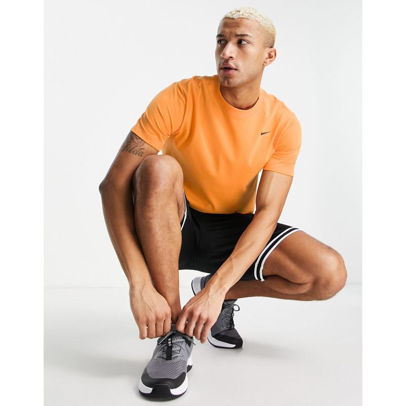 vaK4t Activewear Nike Training - Dri-FIT - T-shirt giallo scuro