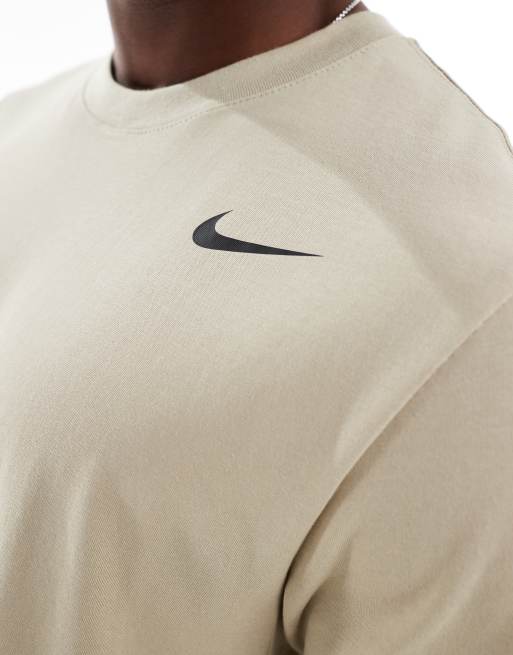 Nike Training – Dri-FIT – T-Shirt in Hellbeige ASOS