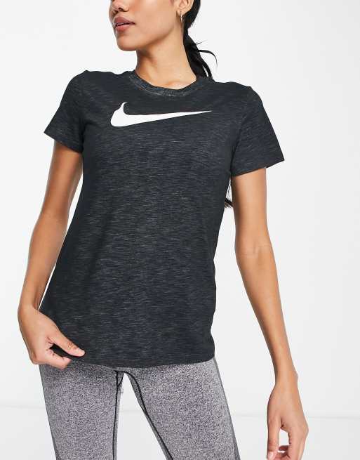 Nike Training - Dri-FIT - T-shirt met swoosh in donkergrijs