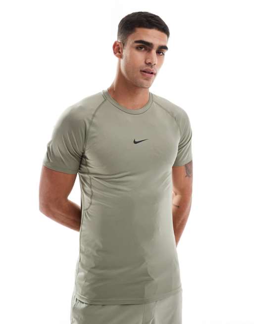 Nike Training – Dri-FIT – T-shirt o kroju podkreślającym sylwetkę w kolorze khaki