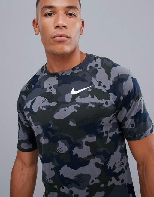 wat betreft ik heb het gevonden Hoeveelheid van Nike Training Dry Camo T-shirt in gray 923524-036 | ASOS