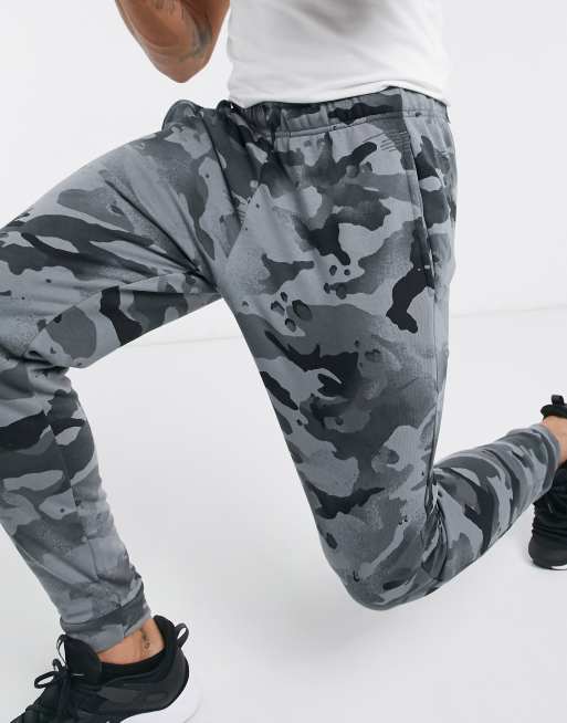 Nike vintage store camo joggers