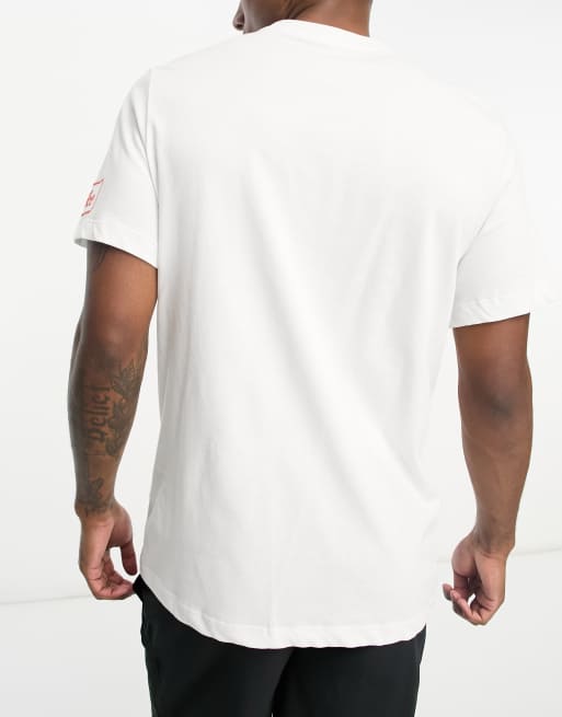 Nike Training – D.Y.E. – Dri-FIT – Vit t-shirt med Nike Body Shop-tryck, 2 av 4