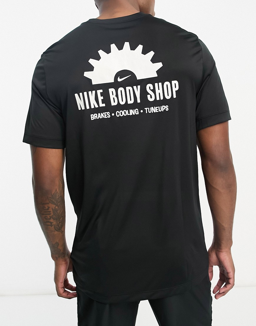 nike training - d.y.e. - svart t-shirt med nike body shop-tryck baktill-svart/a