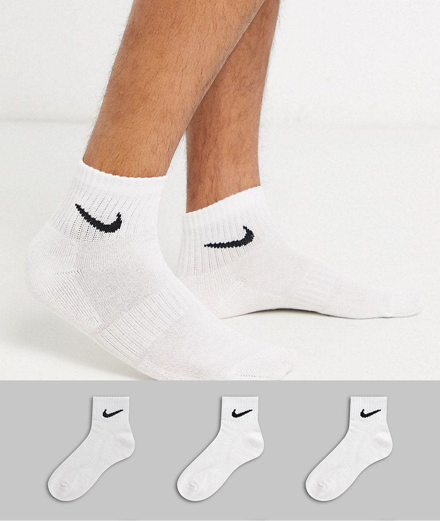 Nike Training everyday cushion ankle socks in white