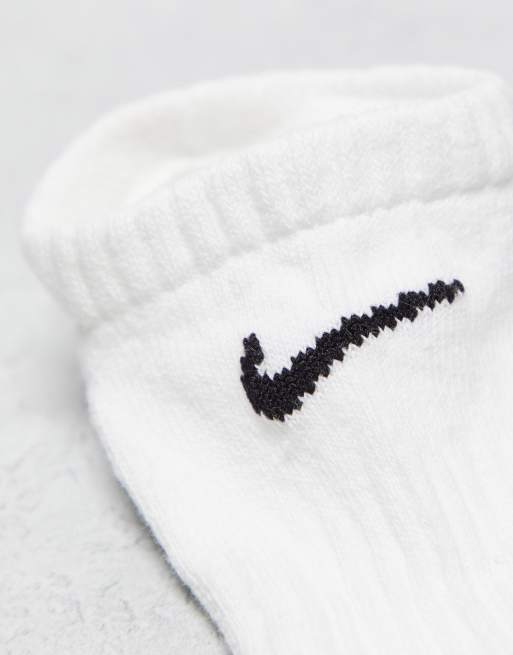 Nike Training Everyday Cushioned 3 pack sneaker socks in white, 3 of 4