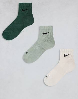 Nike Training Nike Training Everyday Cushioned Plus 3 pack ankle socks in khaki beige and navy-Multi
