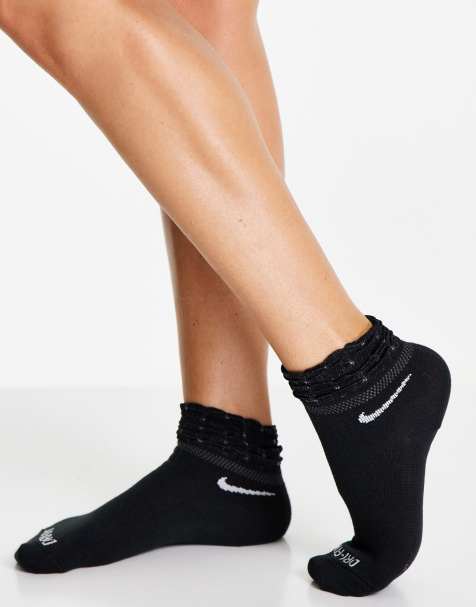 Nike – Training Everyday – Czarne skarpetki do kostki z falbanką - view 1