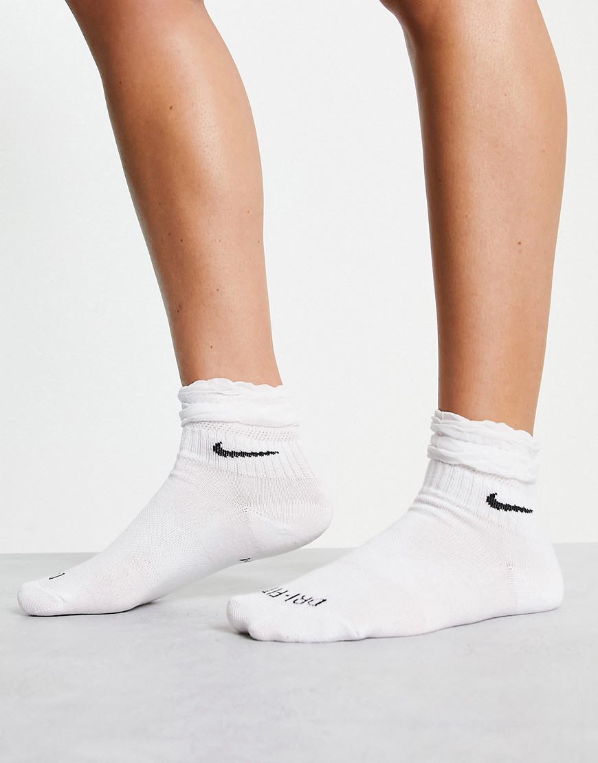 Nike Training Everyday Lightweight unisex ankle socks in white