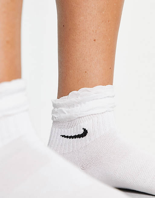 Gesprekelijk Ver weg Slagschip Nike Training Everyday Lightweight unisex ankle socks in white | ASOS