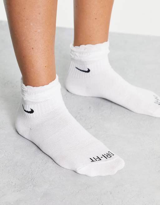 Nike Training Everyday Lightweight unisex ankle socks in white