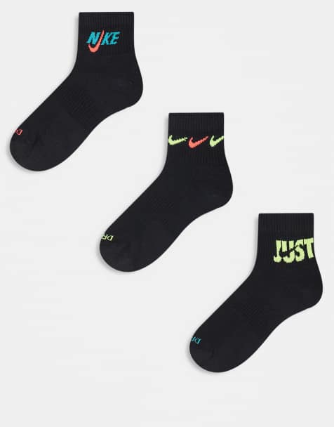 Nike Training Everyday Plus Cushioned graphic 3 pack ankle socks in black - view 1