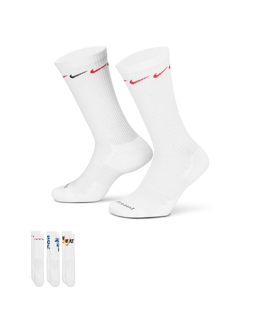 Nike Training Everyday Plus Cushioned graphic 3 pack ankle socks in white-Multi