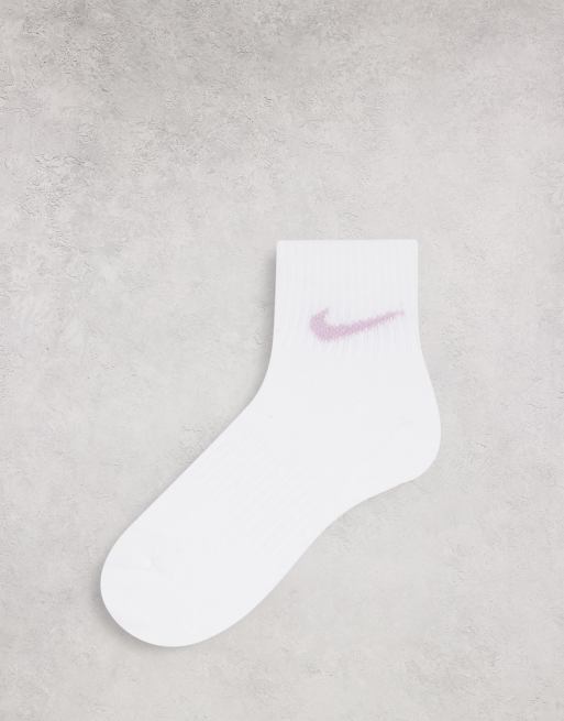 White nike socks 2025 with pink swoosh