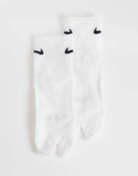 Nike Training Everyday Rift split toe socks in white - view 1