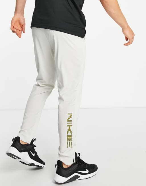 Nike training outlet fleece tapered joggers