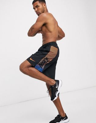 Nike Training – Flex 2.0 – Shorts mit großem Logo in Schwarz