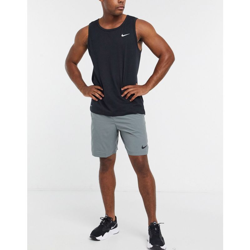 Nike Training – Flex 3.0 – Gewebte Shorts in Grau