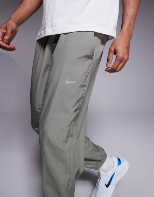 Nike Training Form Dri-FIT joggers in green, 2 of 5