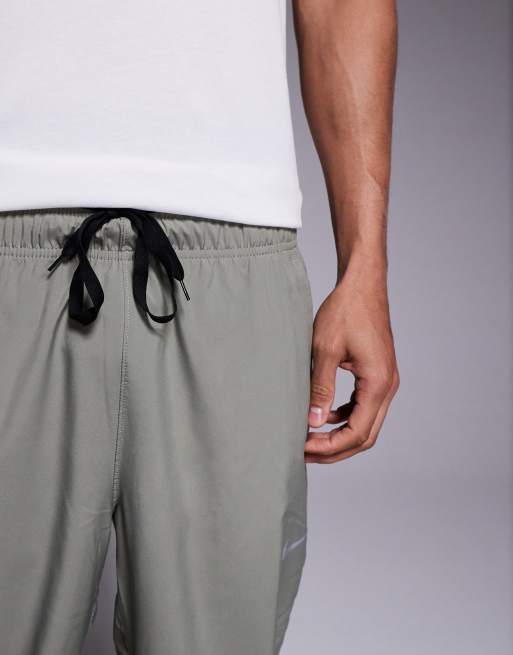 Nike Training Form Dri-FIT joggers in green, 5 of 5
