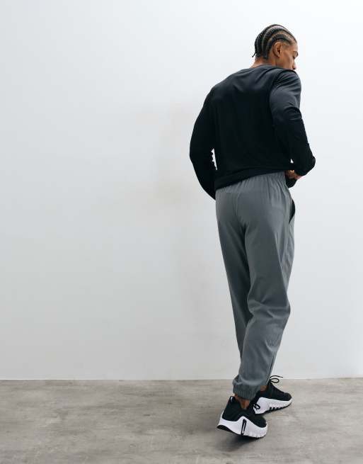 Nike Training - Form - Dri-Fit - Smaltoelopende joggingbroek in grijs, 4 van 5
