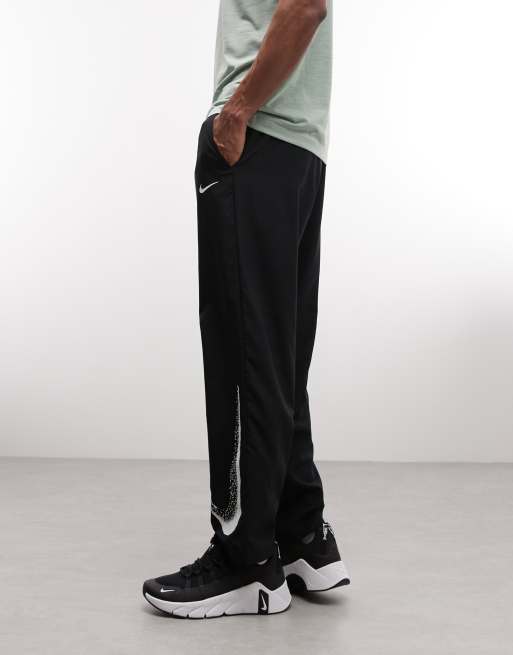 Nike Training Form Dri-FIT sweatpants in black , 4 of 5