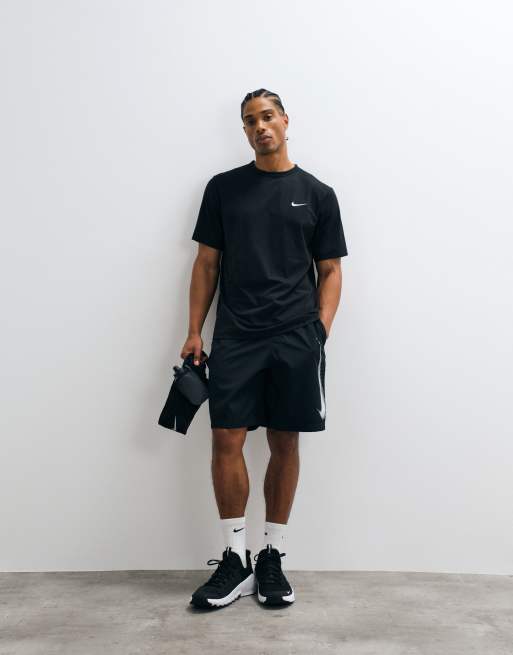 Nike Training Form Dri-FIT t-shirt in black , 2 of 5